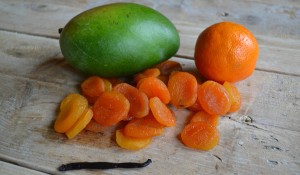 mango, abrikozen, mandarijn en vanillestokje